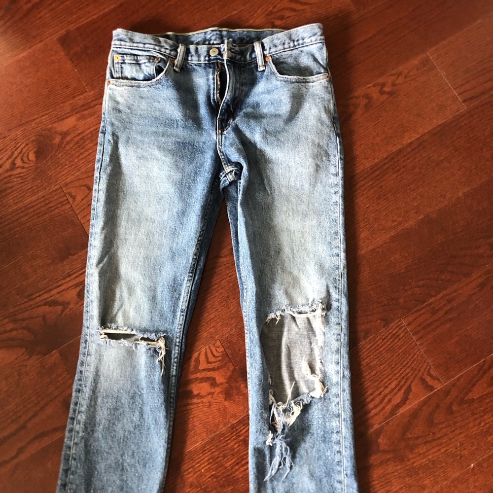 Levi’s 90s Distressed Jeans